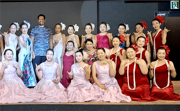 ネイサン・アヴェアウ氏のライブツアーin名古屋　アロハ南サークル　記念写真